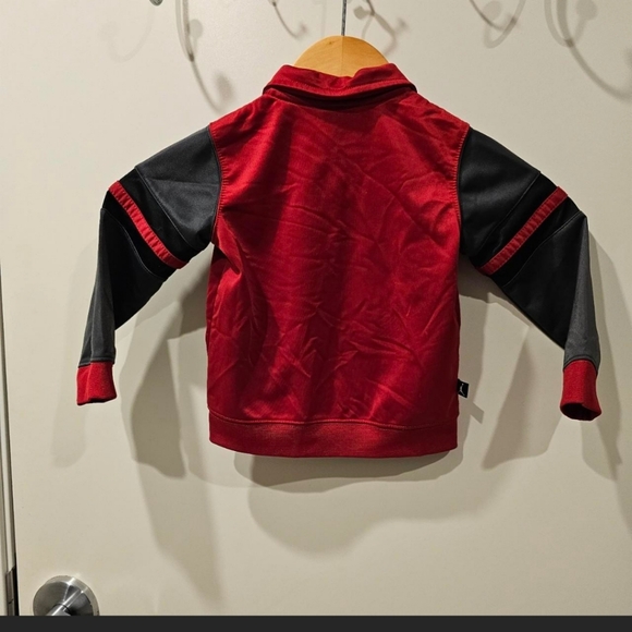 NIKE AIR JORDAN 24M KIDS RED & BLACK ZIP UP JACKET. - Picture 2 of 7